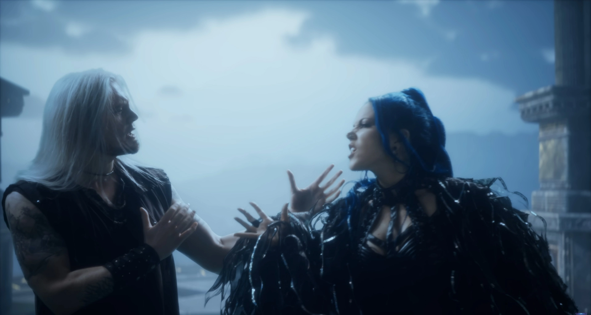 Alissa White-Gluz maintenant dans DragonForce